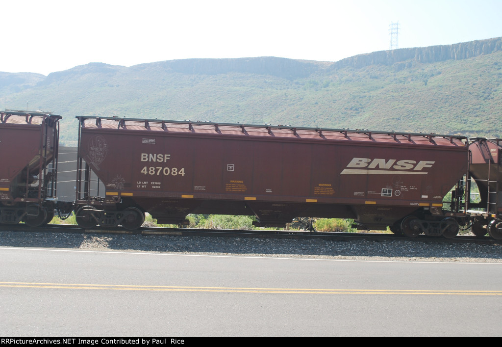 BNSF 487084